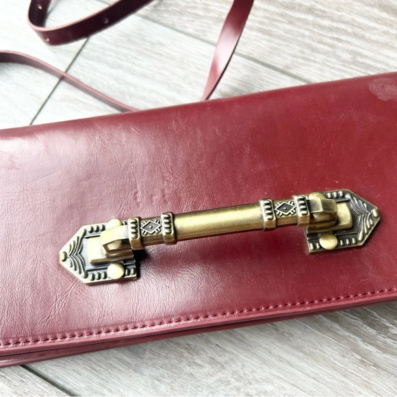 Darling Red Faux Leather Clutch Shoulder Bag - Picture 2 of 14